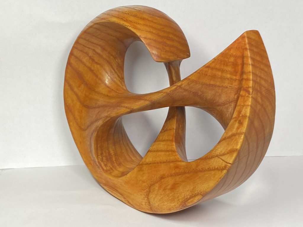 Фигурка из ясеня