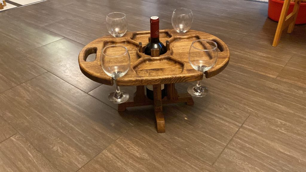 Винный столик из дуба