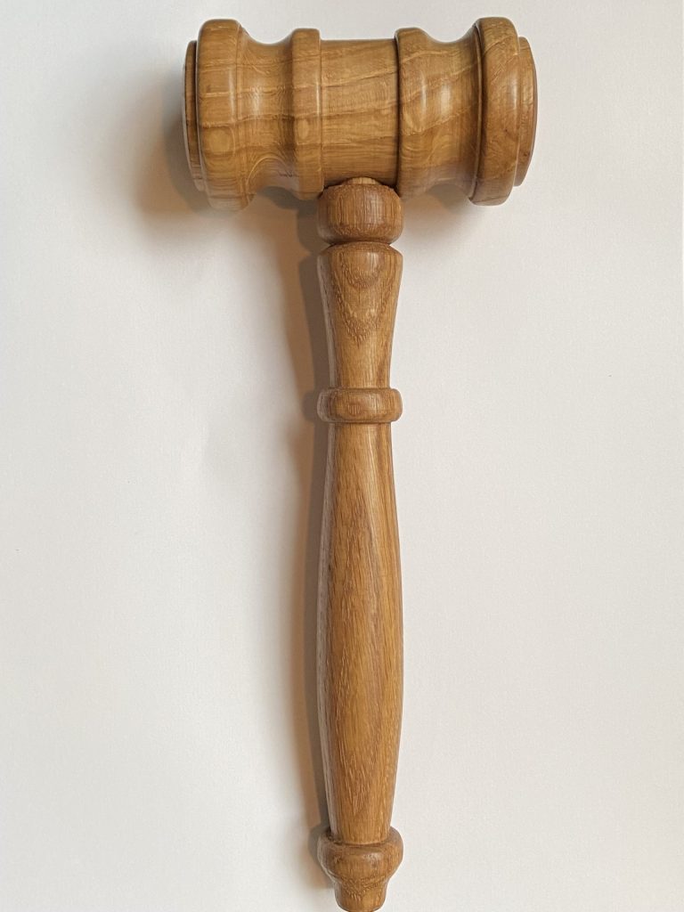 Молоток с подставкой (дуб)