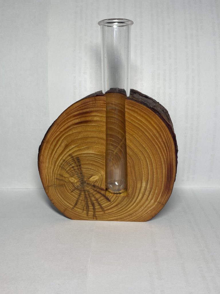 Ваза из лиственницы