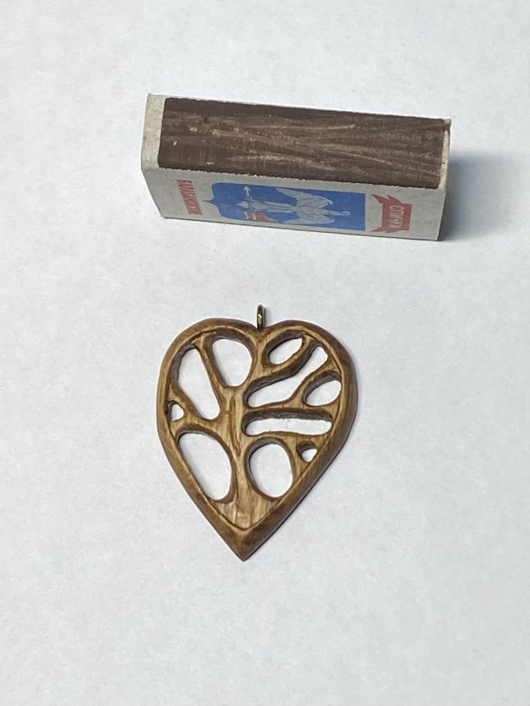 Сердечко с деревом (дуб)
